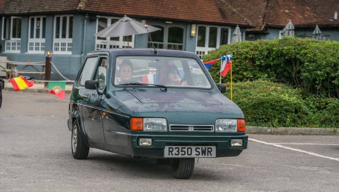 CARS AT THE HORSESHOES