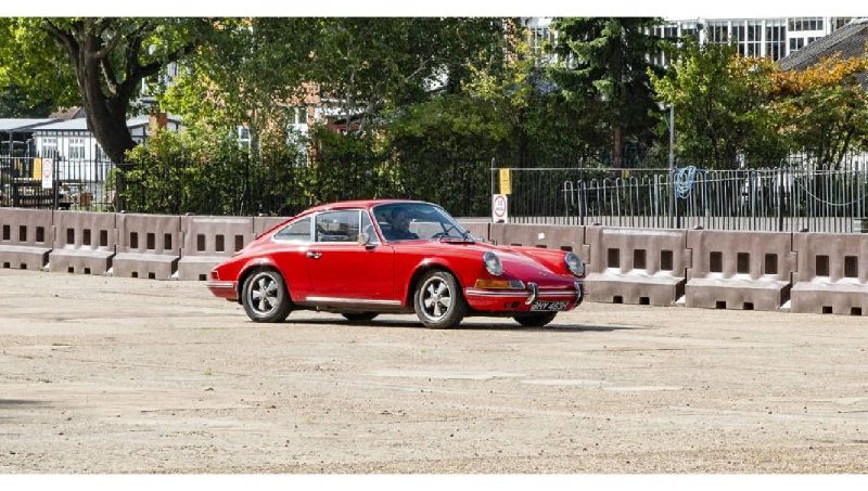 BROOKLANDS DRIVE AND DINE DRIVING EXPERIENCE