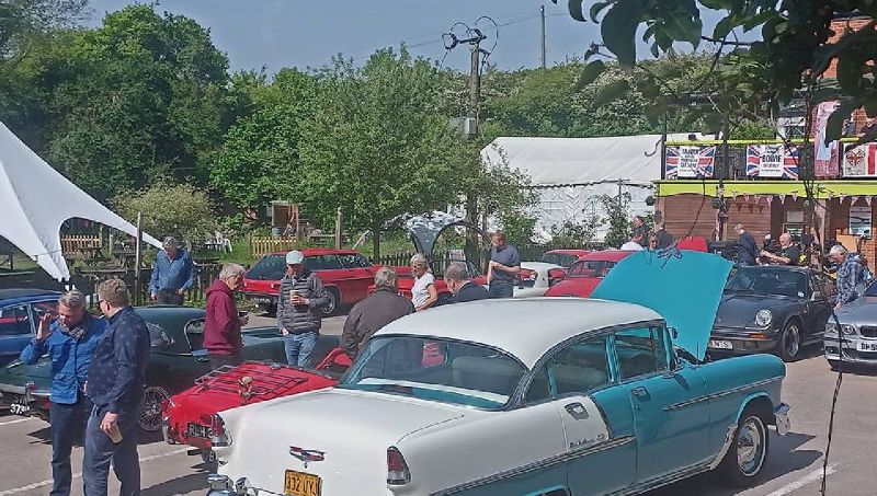 FLOWING SPRING CLASSIC CARS AND BIKES MEET